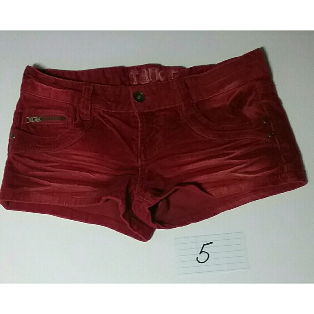 TRUCE RED FADED SHORTS SIZE 5